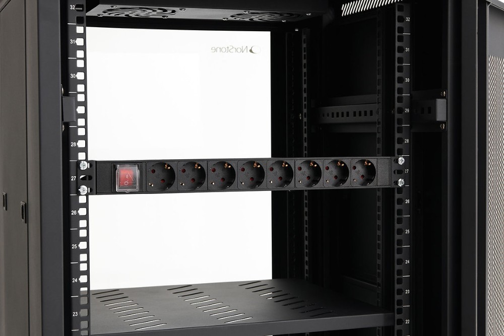 Régua rack 8 tomadas Schuko c/ interruptor