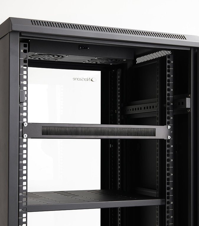 Painel passagem cabos c/ escova